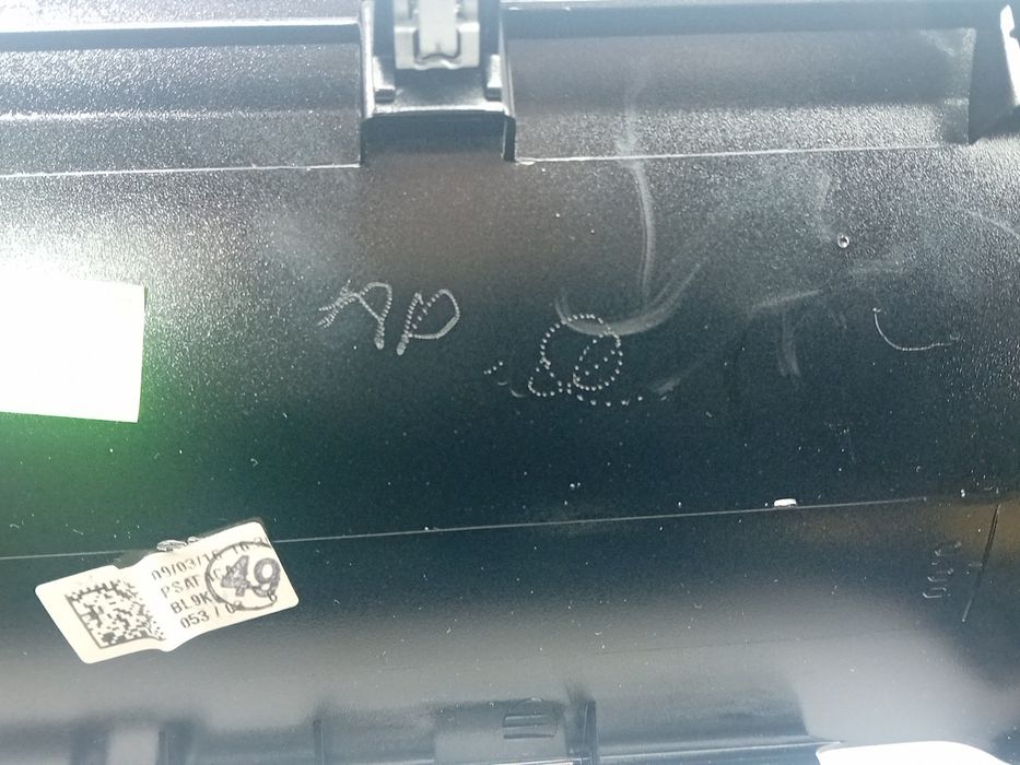 Moldura da consola central / rádio / aro PEUGEOT 208