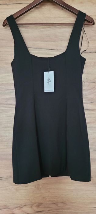 Nowa z metką sukienka Stradivarius