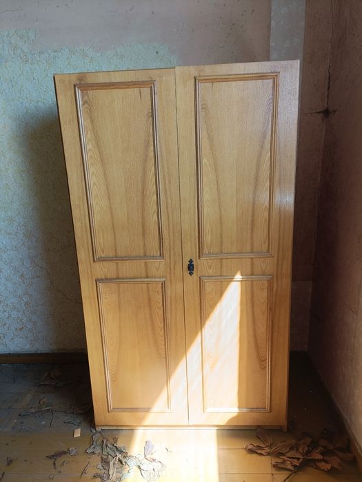 Solidna szafa drewniana - rezerwacja