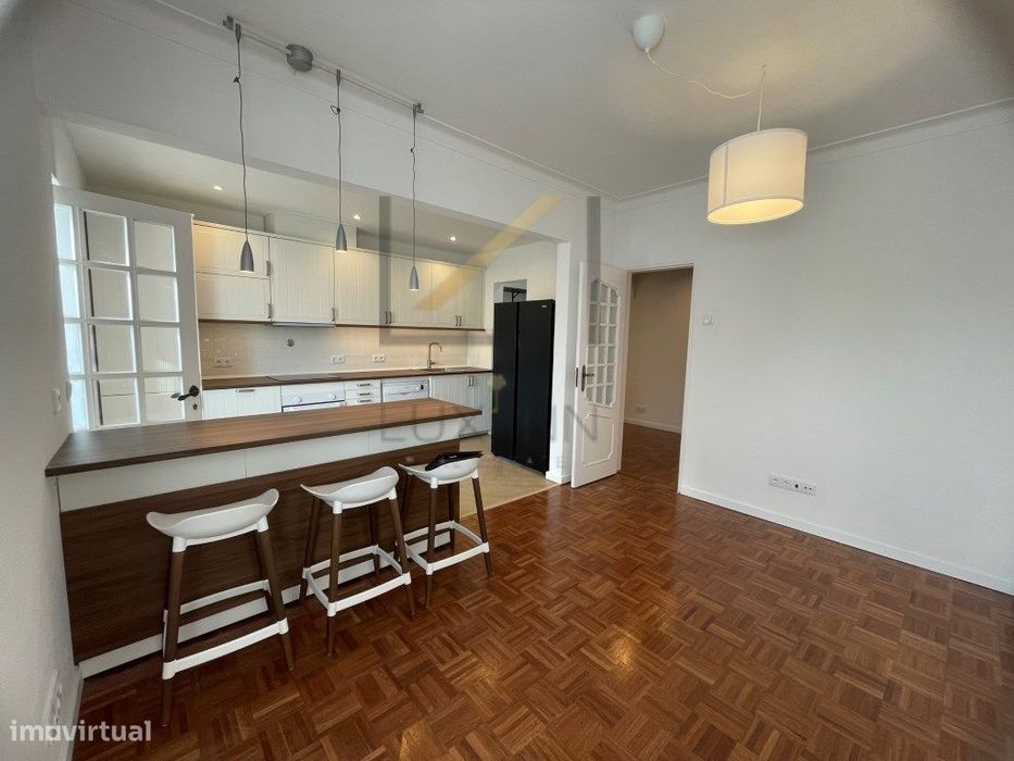 Apartamento T4 totalmente remodelado para arrendamento, Bairro do L...