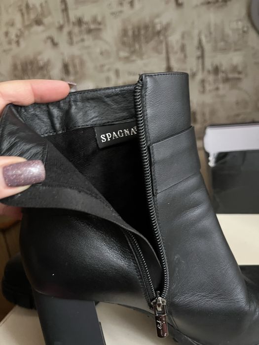 Демисезонные кожанные ботильены 37 р