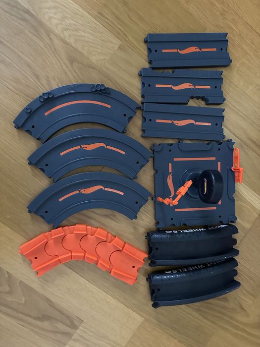 Додаткові деталі до траси Hot Wheels Транспортні шляхи для міста