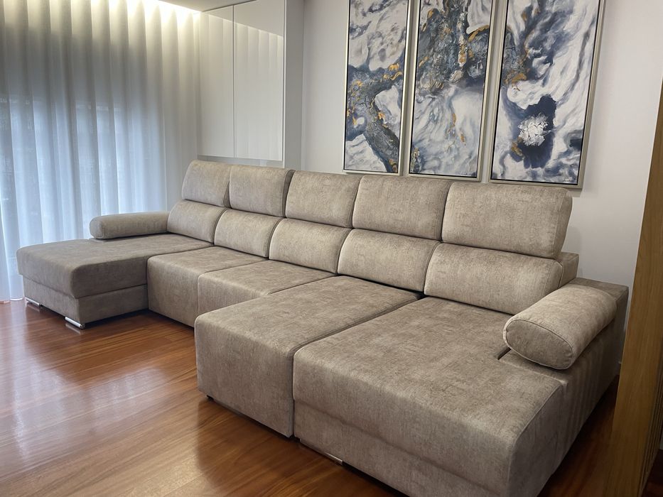 Sofá grande com duas cheise longue.