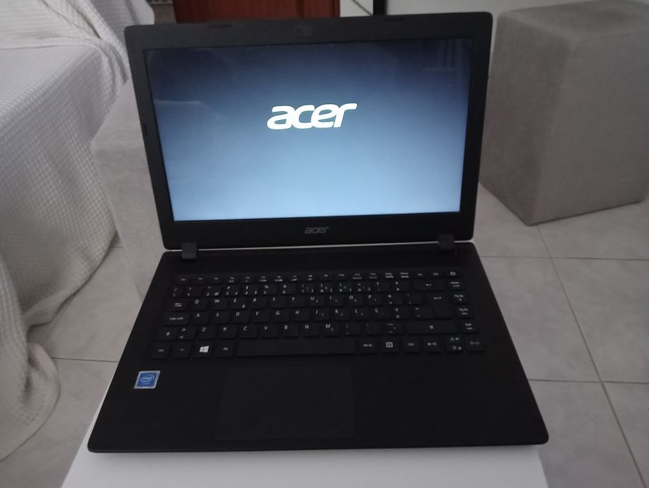 Portátil Acer com carregador