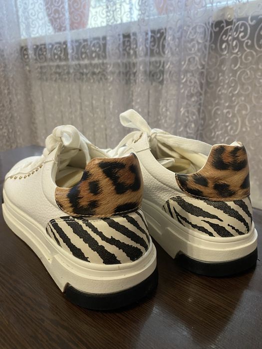 Кросівки жіночі Graceland. Стан нових