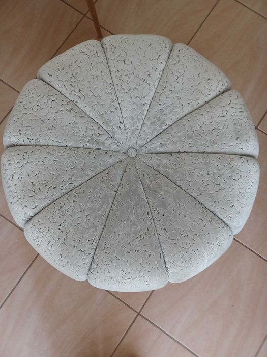 Pouf Novo - Estofado e Lacado