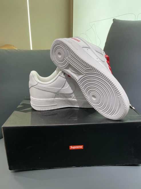 Nike Air Force 1 Low Supreme White R.42,5