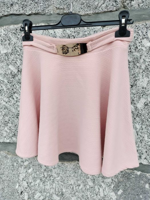 Saia rosa com detalhe dourado