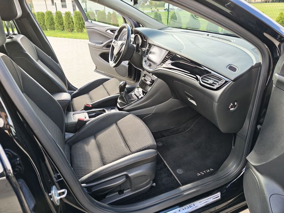 Opel Astra 1.4 b- rezerwacja