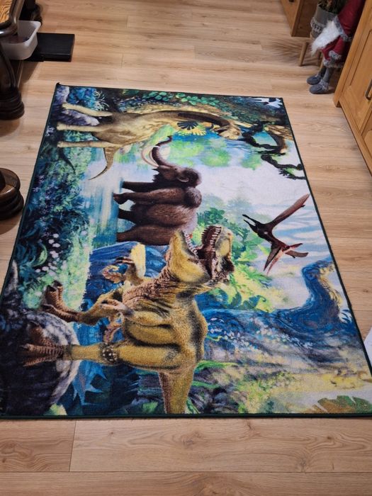 Dywan dziecięcy  z dinozaurami 133x190cm