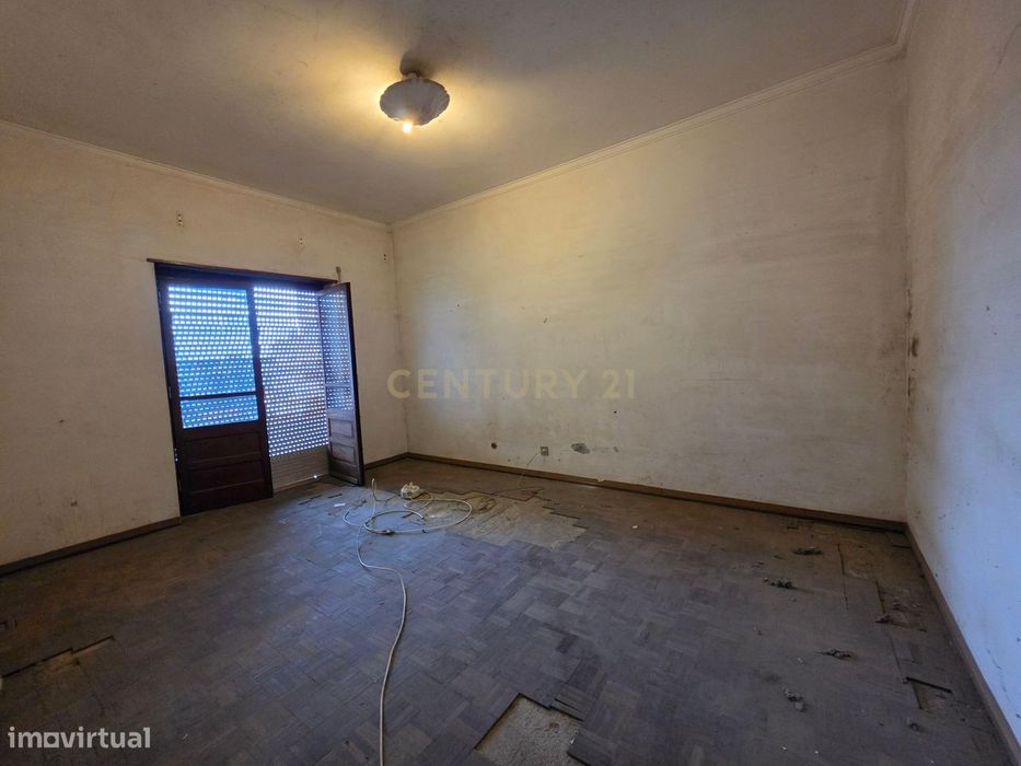 Apartamento de 3 assoalhadas com varanda — Amora, Setúbal