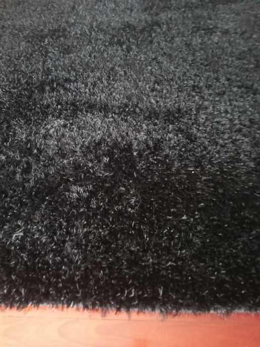 Carpete Tons Preto .