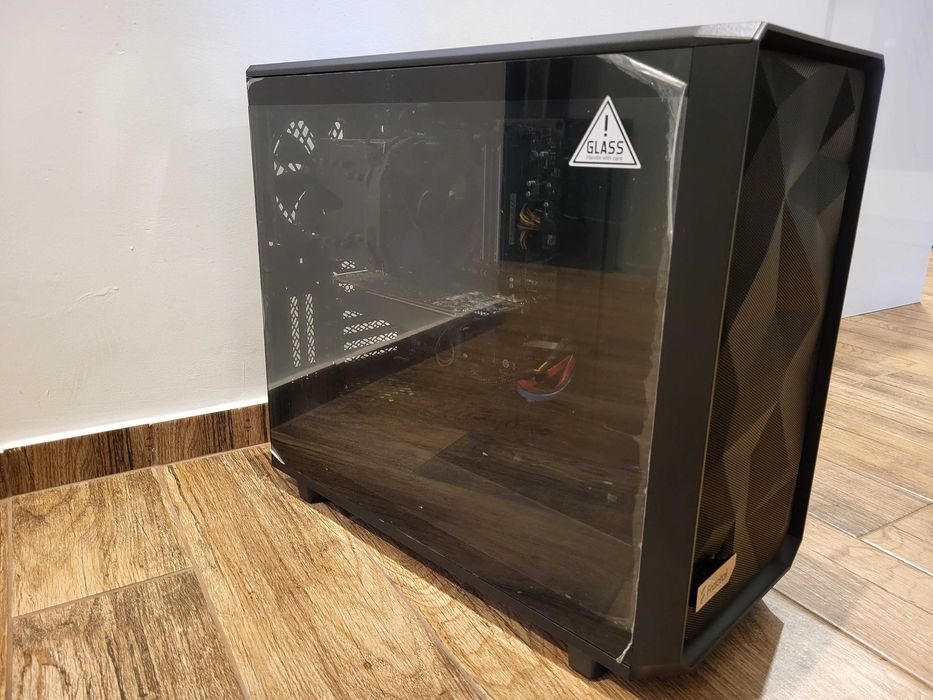 PC i7‑2600 / GTX 1080 / 24GB RAM / Fractal Meshify 2 / 2x SSD + 2x HDD