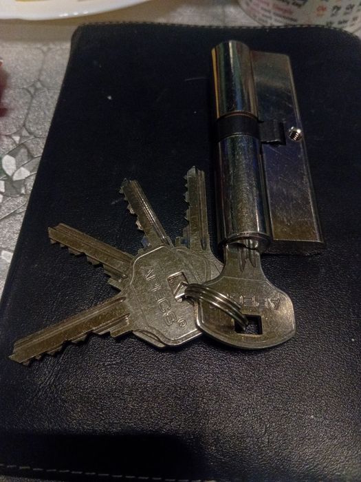 Продам сердцевину в замок Apecs оригинал 80мм.