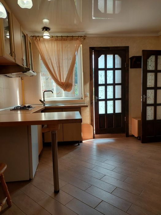 Сдам однокомнатную квартиру от хозяина ( отопление 4000гривн в месяц)