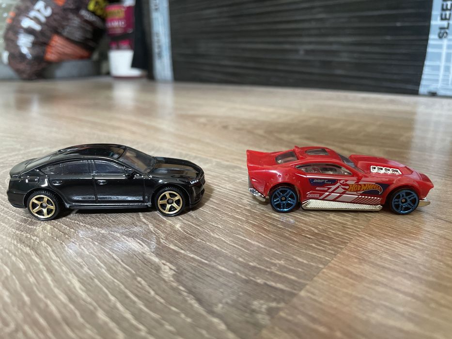 Zestaw 11 samochodzików