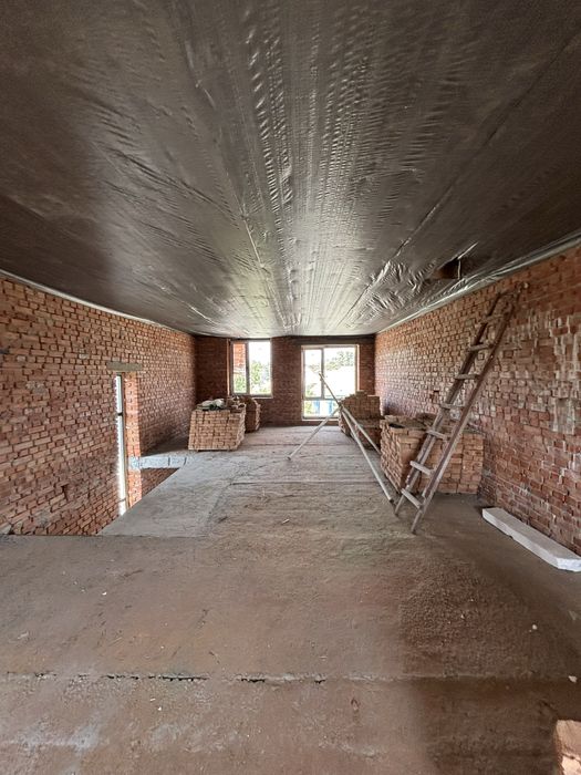 Продаж танхауса з великою ділянкою