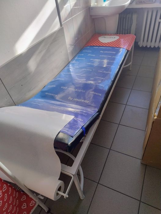 Kozetka lekarska / Leżanka medyczna z regulowanym zagłówkiem – Stan do