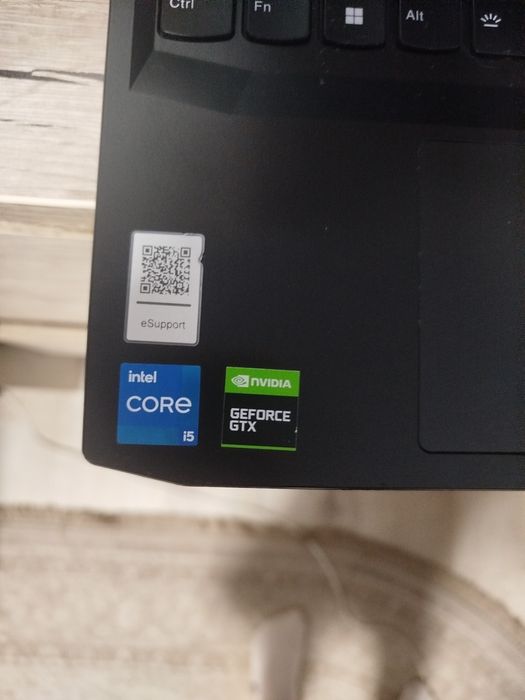 Ігровий ноутбук с зарядкой до нього