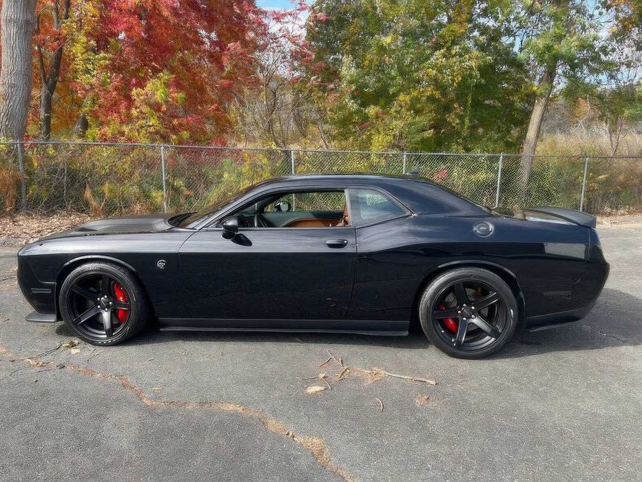 Dodge Challenger SRT Hellcat      2017