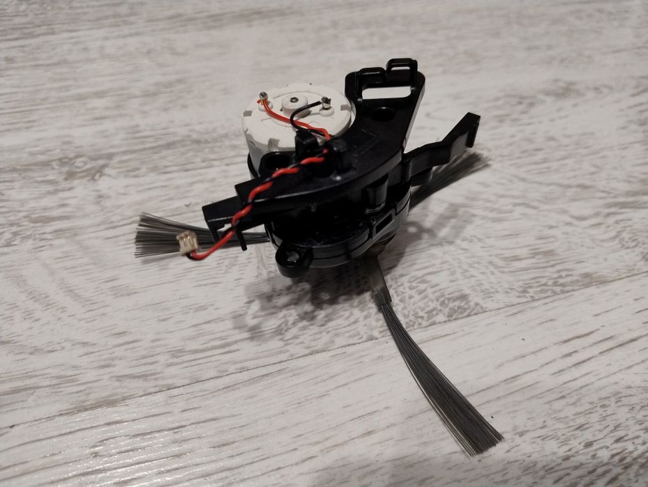 Moduł szczotki bocznej Lewej ,L' ze szczotką Irobot Roomba Combo