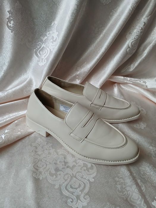 Beżowe klasyczne loafersy bonprix 42 mokasyny kremowe ecru płaskie basic casual