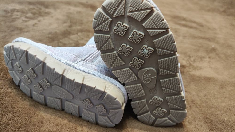 Детская зимняя обувь. Уги Uggs, и ботиночки.