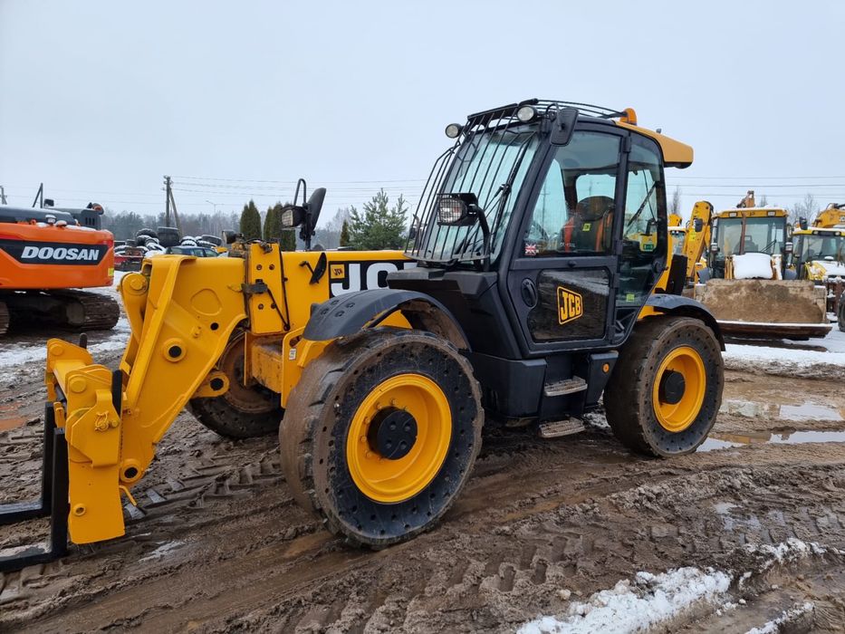 Продам телескопический погрузчик JCB 550-80WM
