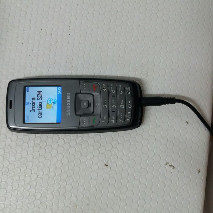 Telemóvel Samsung SGH-C140 a funcionar a 100 %