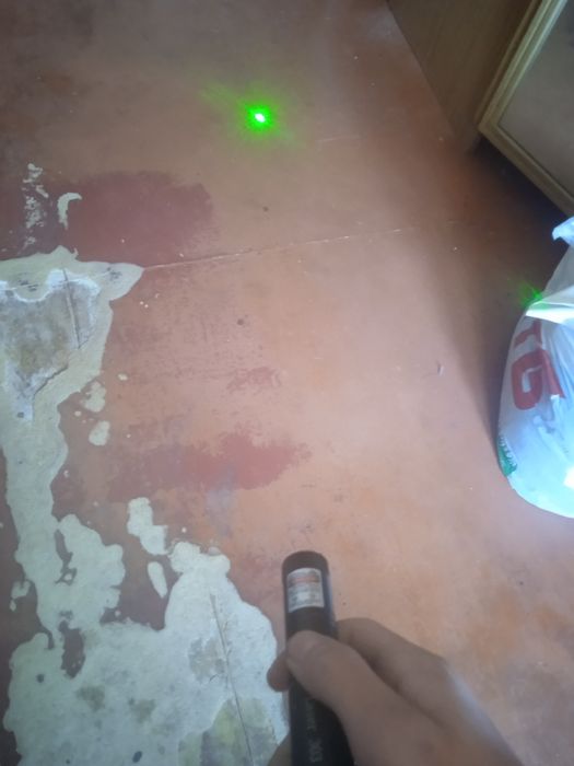 Лазер 303, зелёный луч. Поджигает