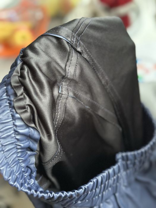 Granatowe spodnie joggery z gumką – wygodne, stylowe
