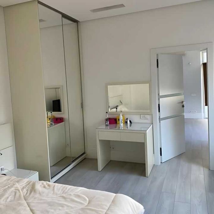 Продається 4-кімнатна квартира в центрі