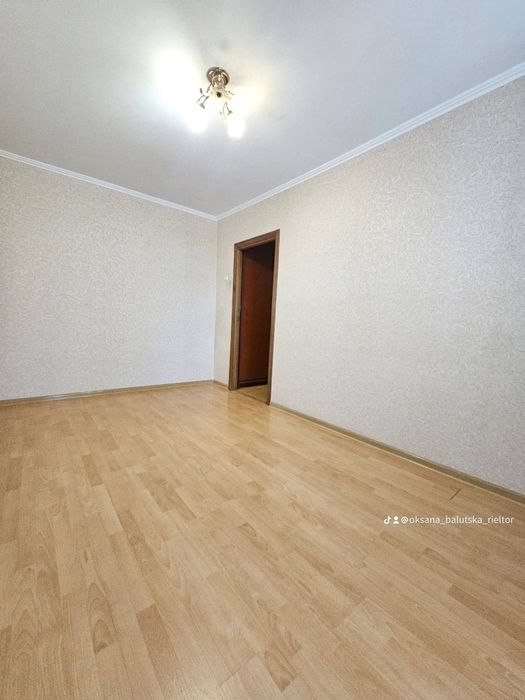 Продам 2-кім квартиру, район 8-9 школи, будинок ОСББ