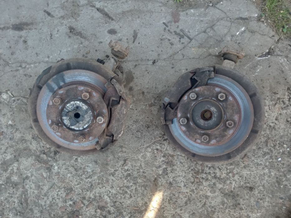 Передние поворотные кулаки в сборе на НИВУ 2121,21213