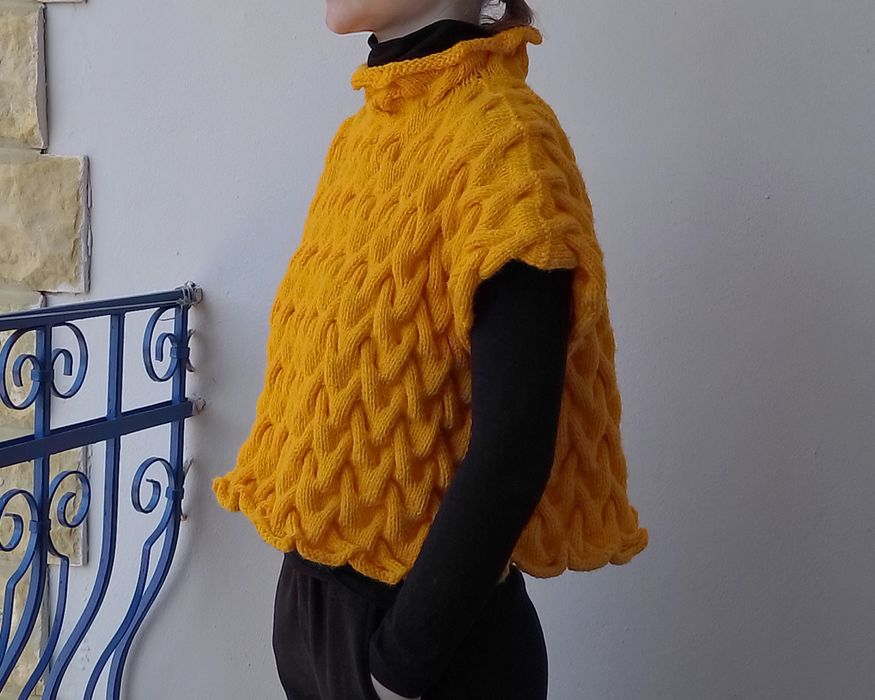 Handmade Жіночий теплий в'язаний жилет