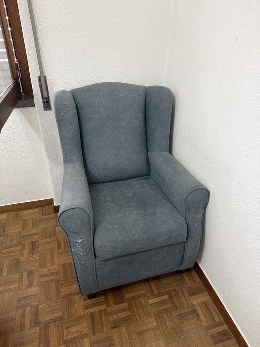 Poltrona Azul, com marcas de uso
