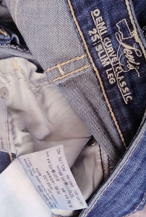 Levis Demi curve classic skin leg  W25 L32 granatowe
