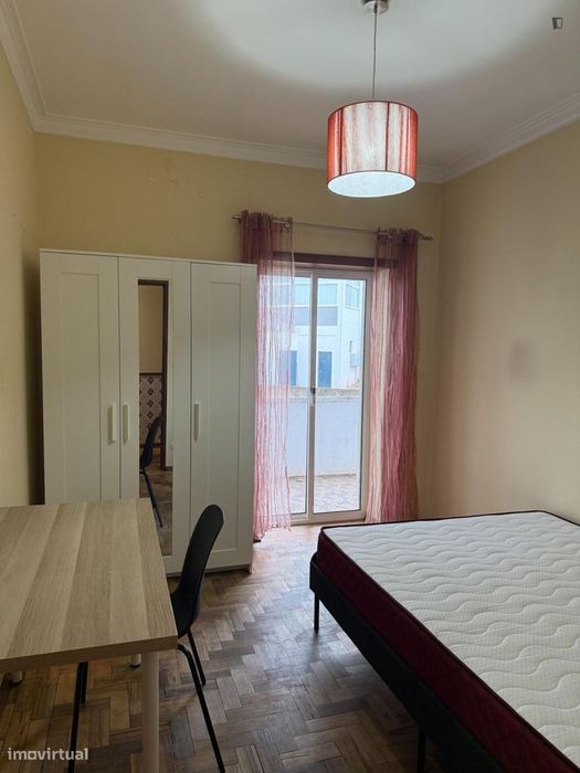 Quarto - localizado em Olivais Coimbra