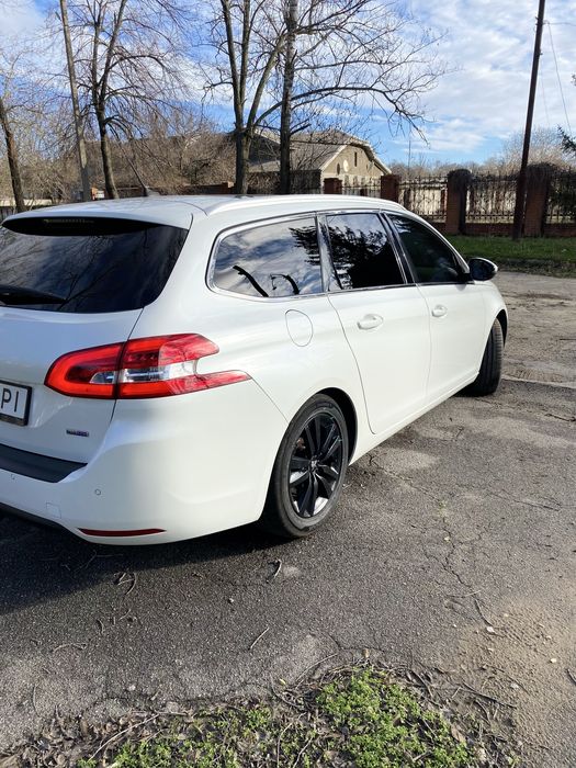 Peugeot 308swt9 рік 2015 1.6t дизель