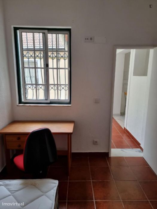 Quarto - localizado em Arroios Lisbon