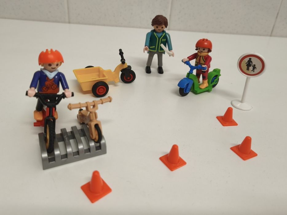 PLAYMOBIL 5571 – EDUCAÇÃO RODOVIÁRIA - 3 Figuras + Bicicletas + Acessórios