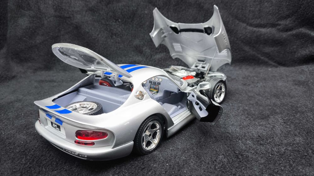 Модель авто 1.18 Dodge Viper GTS Coupe Grey (Bburago made in Italy)