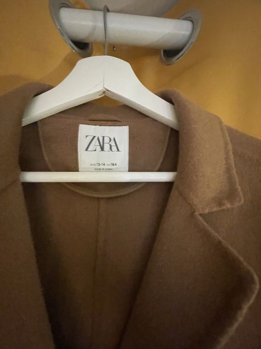 Beżowy płaszcz z Zary