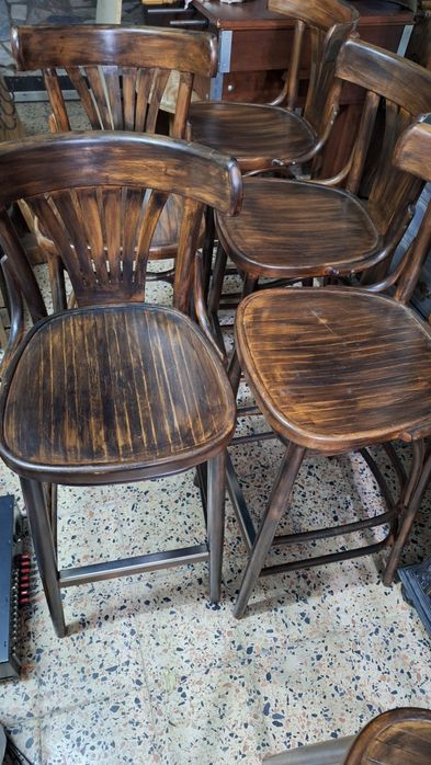 Cadeiras altas bar