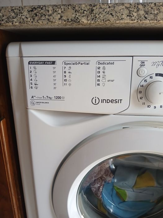 Máquina de lavar roupa Indesit