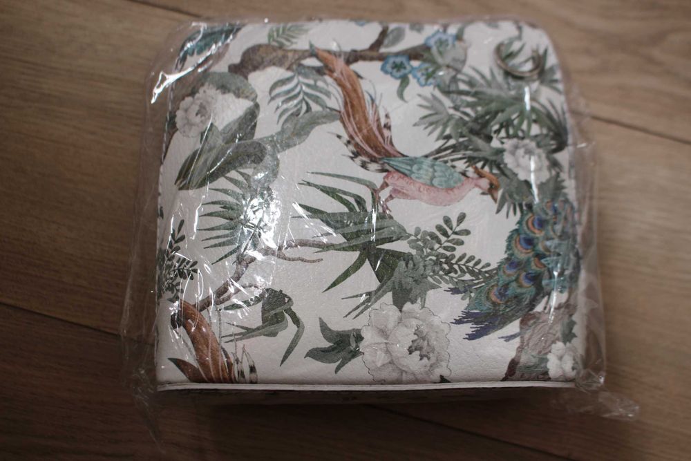 Torebka Skórzana Barberinis. Biała, rajskie ptaki. Srebrne Okucia.