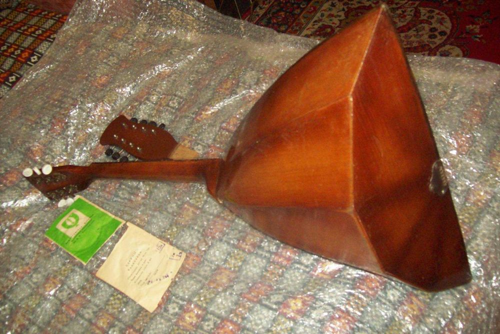 Народнцй инструмент БАЛАЛАЙКА