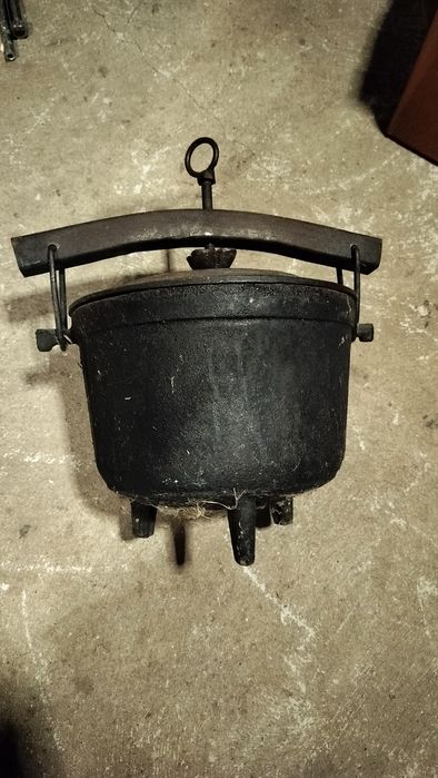 Kociołek żeliwny 8l litrowy
