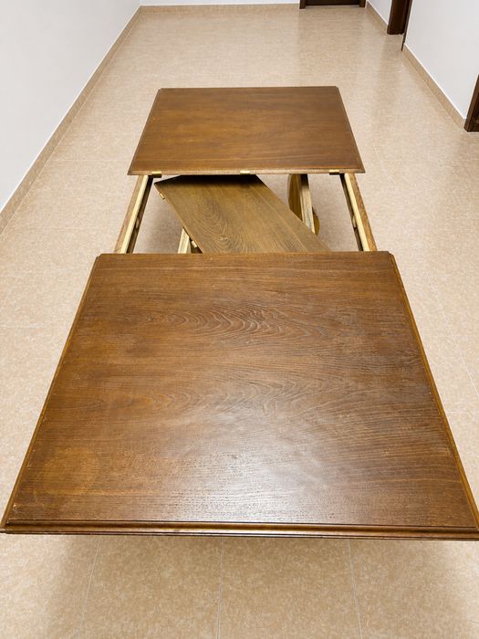 Conjunto mesa extensível e cadeiras