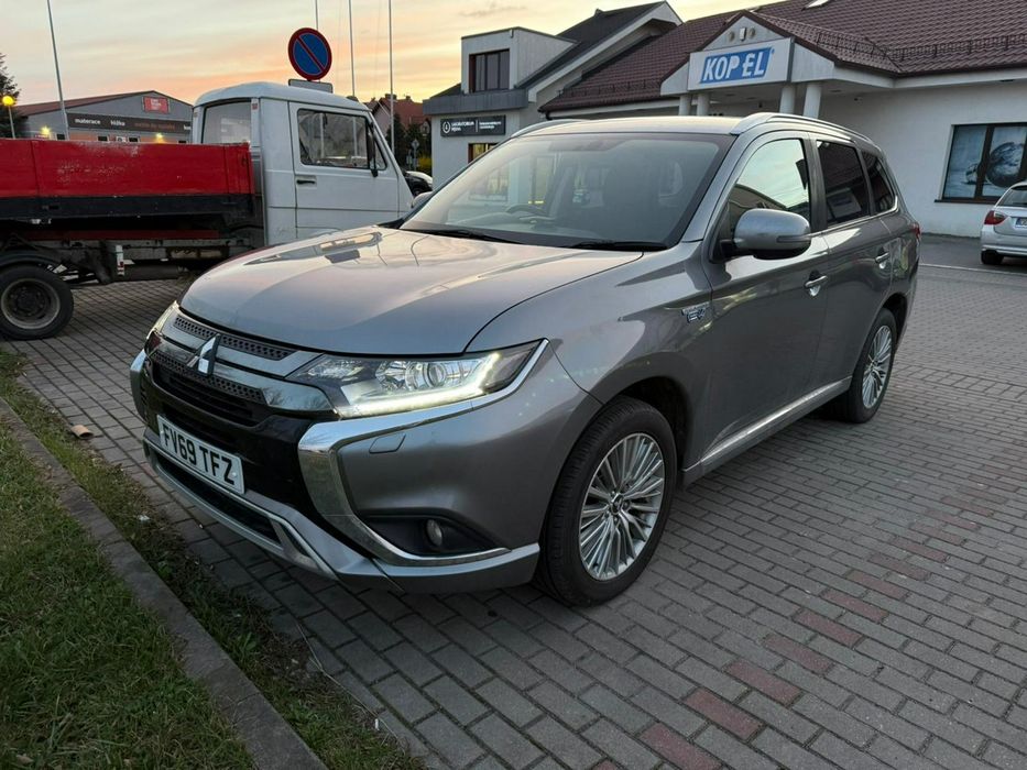 Mitsubishi Outlander Hybryda - 2019r - 4x4 - zamiana